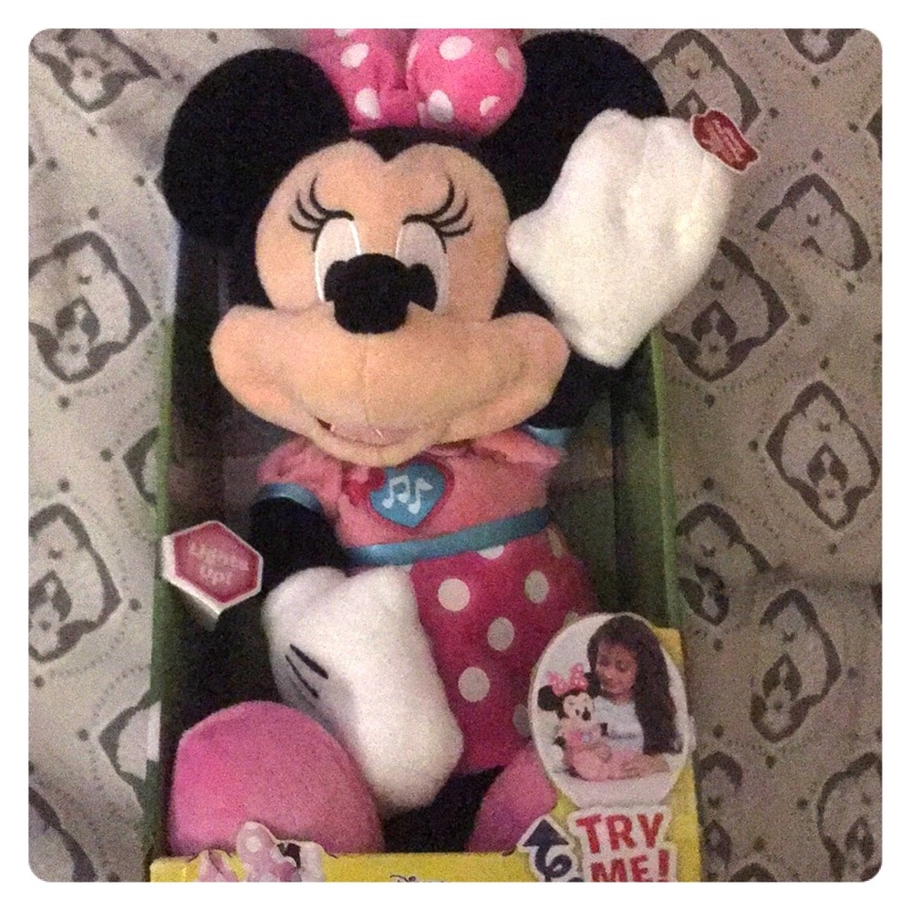 Disney junior Minnie Mouse singing fun